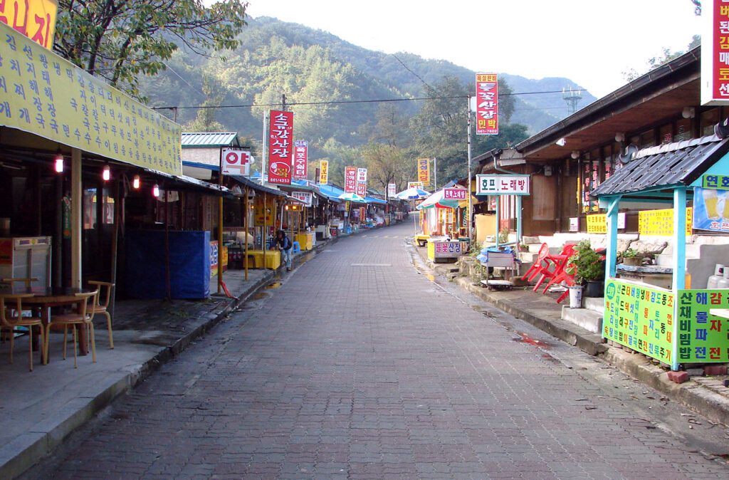 Korea-Gangwondo-Road to Odaesan National Park